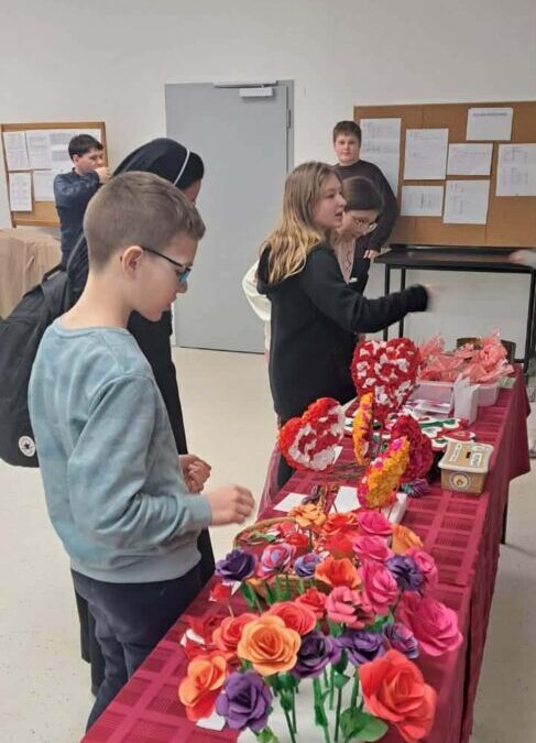 Prodajna izložba Učeničke zadruge Đuro uz Valentinovo